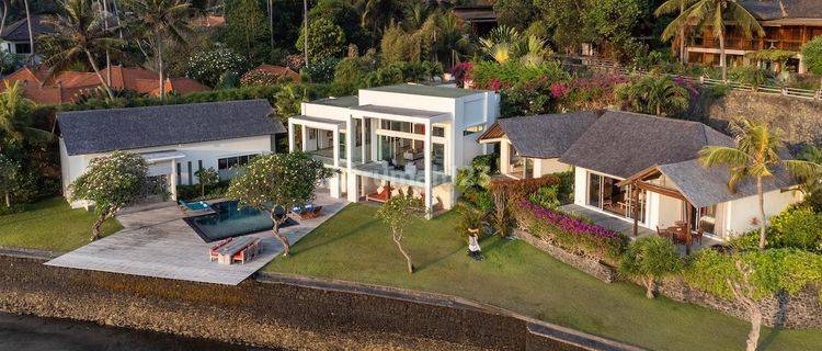 FREEHOLD IDYLLIC BEACHFRONT VILLA IN CANDIDASA 1