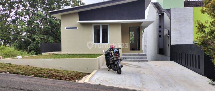 Di sewakan rumah baru siap huni halaman luas view gunung Sentul city 1