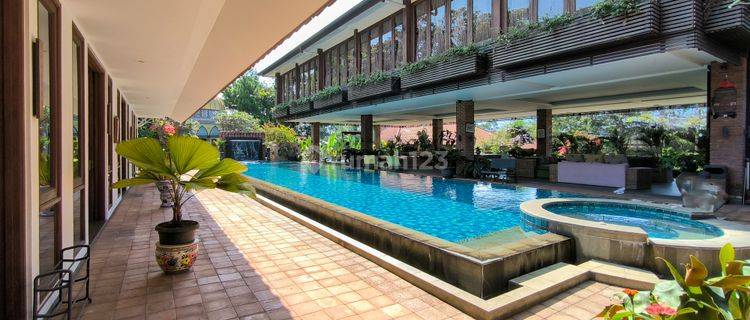 Villa Bagus dengan Pool di Jl Bumi Asih, Lembang, Bandung 1