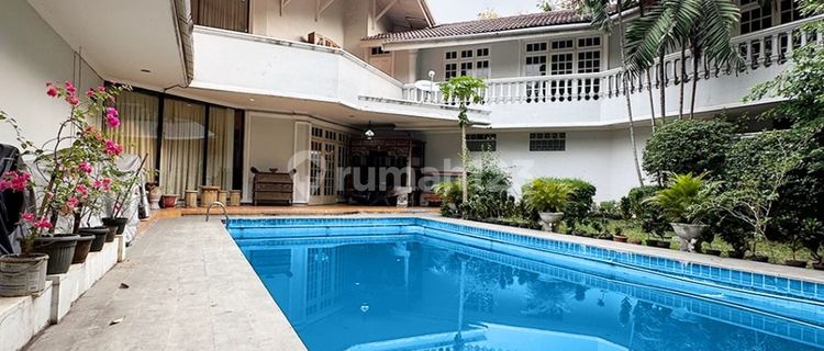 Luxury House in the Prestigious Sriwijaya Area, Kebayoran Baru 1