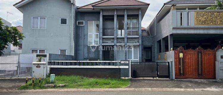 Rumah Dengan Tipe Modern 2 Lantai di Kota Wisata 1