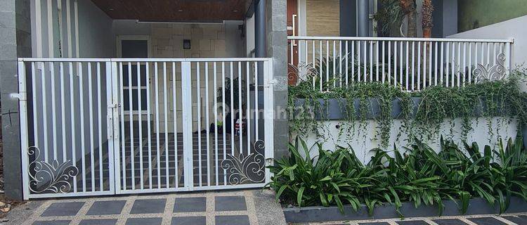 DIJUAL RUMAH SIAP HUNI 2 LANTAI LOKASI TENGAH KOTA WISATA BATU  1