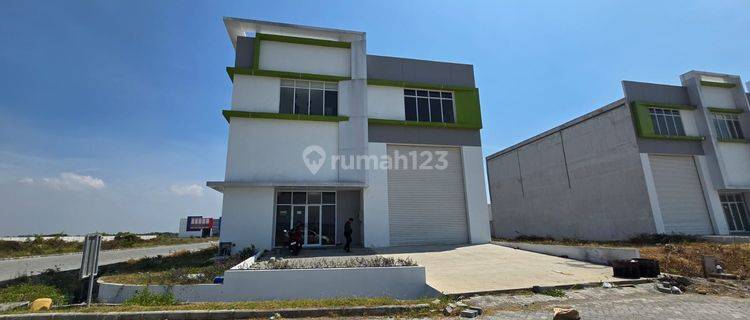 Gudang EASTGATE LOGISTIC PARK dekat Pelabuhan JIIPE Gresik Jawa Timur 1