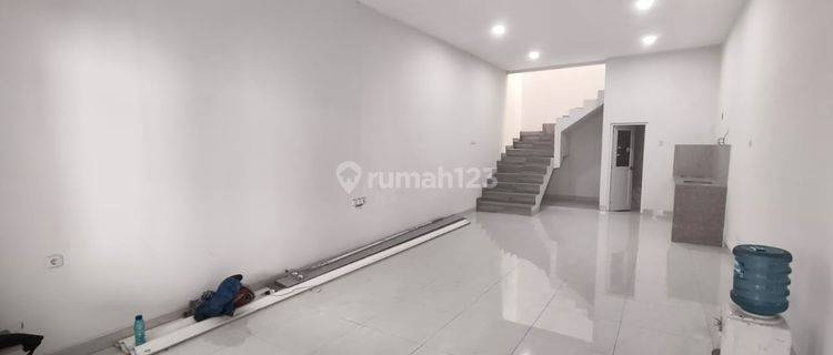 Rumah Brand New Tomang 3 Lantai Lokasi Strategis 1