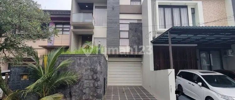 Minimalist House in Setraduta Pasteur, Bandung, Setra Sari Sutami 1