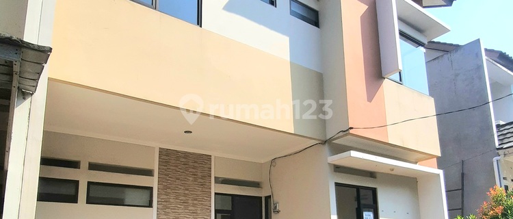 Ready-to-Occupy House Near MRT Lebak Bulus in Cirendeu 1