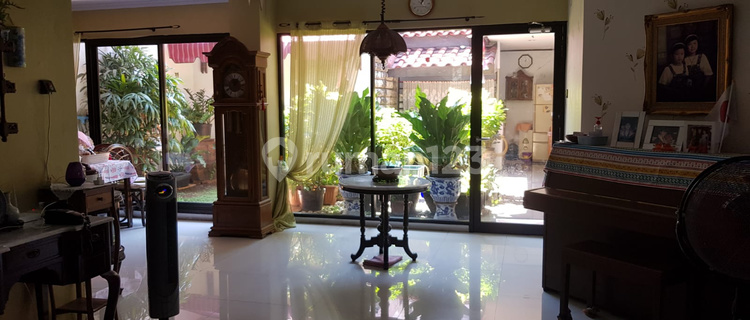 Ready-to-Occupy Guarded House in Petojo Selatan, Central Jakarta 1