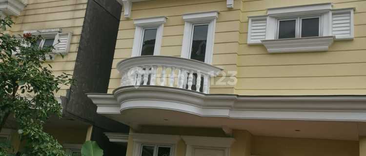 FOR RENT: HOUSE NEAR SHOPPING AREA / SHOPPING COMPLEX, VERY STRATEGIC MONTANA VILLAGE 1