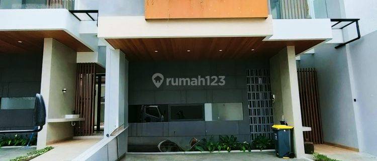 Rumah 2 Lantai Siap Huni Dengan Kolam Renang Pribadi Di Pejaten  1