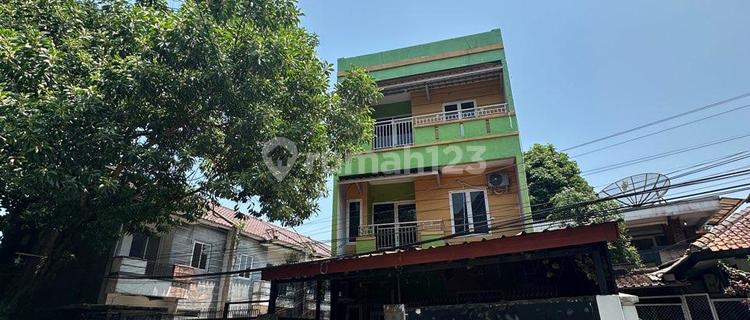 Strategic Shop House on Semboja Street, Central Bogor, Close to the Station 1