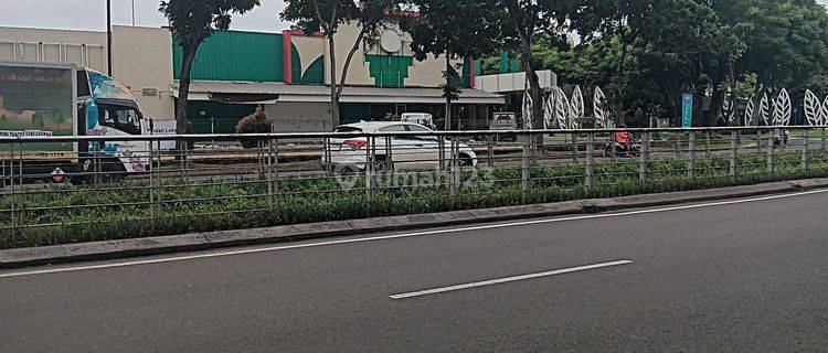 Bangunan Komersial Eks Super Market Di Graha Raya Bintsro 1