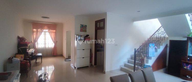 Rumah 2 lt second Boulevard di Kota Wisata 1
