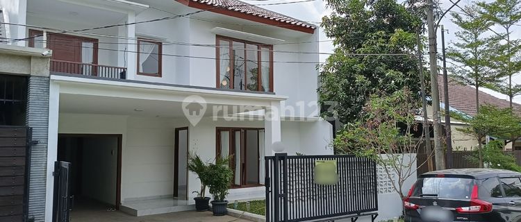 A Serene and Comfortable 2-Story House with Many Rooms in Cinere 1
