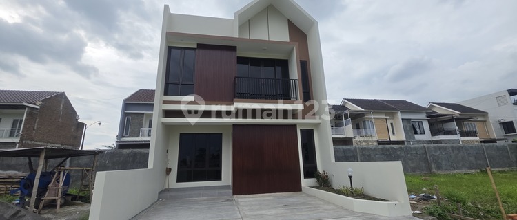 Luxury 2-Story House One Gate Near Solo in Gedongan Colomadu 1