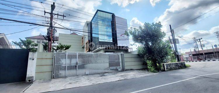 Kantor dan Gudang lokasi tengah kota solo laweyan bangunan bagus 1