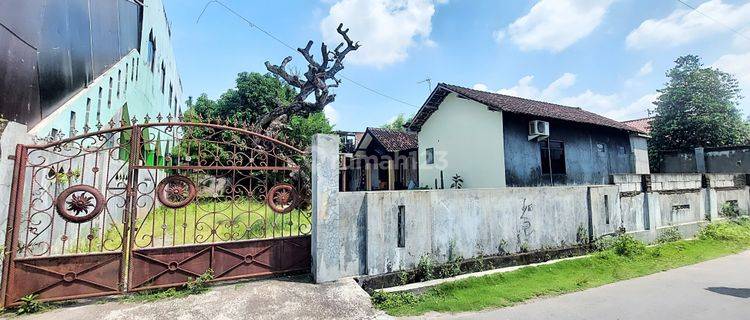 Rumah siap huni lokasi gentan strategis luas 786m banguna klasik 1