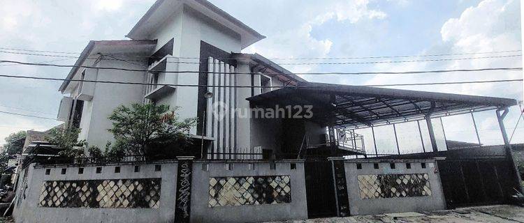 Rumah 2 Lantai kost putri full huni dekat kampus Uns Solo bagus 1