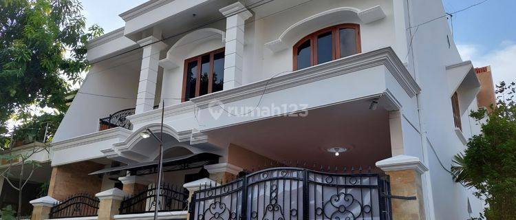 Rumah 2 Lantai Bagus posisi hoek tengah kota solo dekat solosquar 1