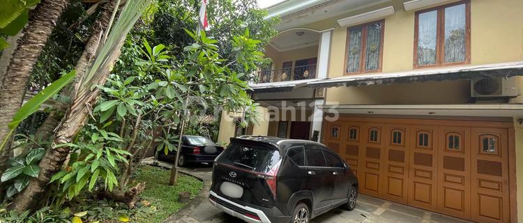 For Sale Luxury Home in Pegangsaan, Menteng - Prestigious Location and Scenic Environment 1