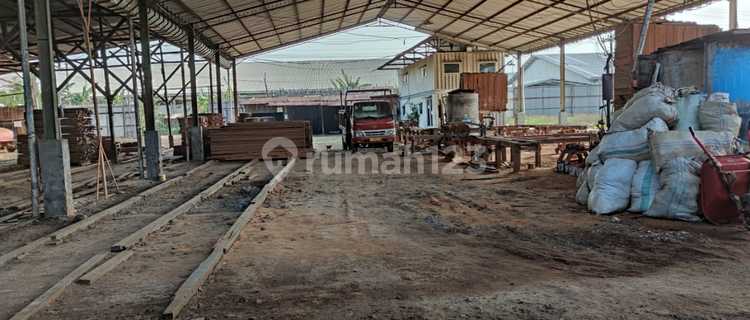 Ex-wood factory warehouse with SHM in East Semarang. 1