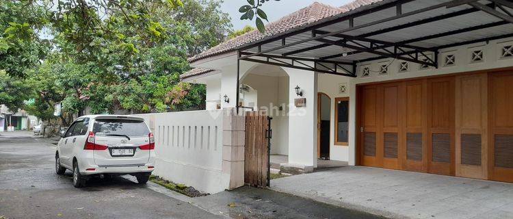 ISTIMEWA BANGET...! Rumah MEWAH TATA RUANG NYAMAN - TANAH LUAS di Condong Catur dekat Swalayan Pamela 6 1