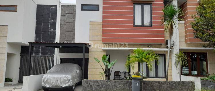 Istimewa! Rumah Mewah Fully Furnished Harga Murah Dalam Perumahan Elite Royal Maguwo Purwomartani Sleman 1