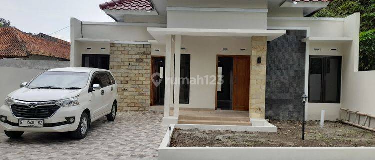 RUMAH BARU MEWAH DENGAN MODEL LIMASAN FRESH DENGAN TANAH LUAS DI JALAN KALIURANG KM 13 DEKAT PASAR JANGKANG NGEMPLAK SLEMAN 1