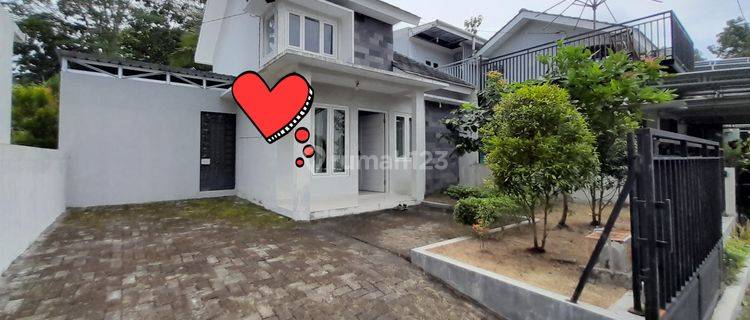 RUMAH CANTIK MINIMALIS DENGAN HALAMAN LUAS DALAM PERUMAHAN DI JALAN WATES KM 9 SEDAYU DEKAT PERTAMINA REWULU 1