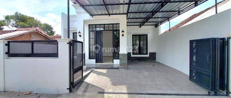 Rumah Baru Klasik Putih Limasan Modern Di Timur Jalan Kaliurang Km 9 Wedomartani Ngemplak Sleman 1