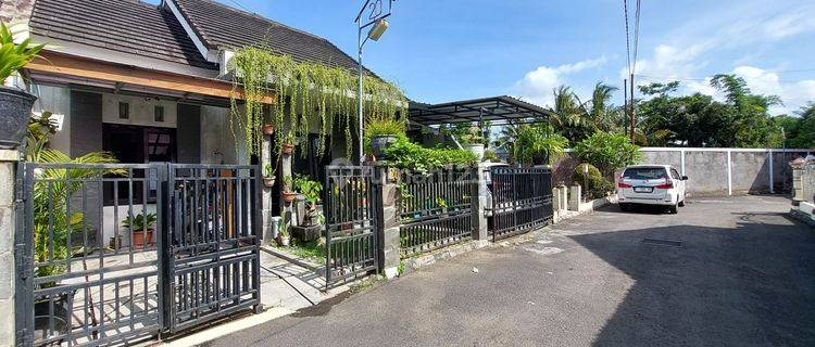 RUMAH CANTIK ASRI TERAWAT LINGKUNGAN NYAMAN DALAM PERUMAHAN DEKAT MASJID SUCIATI JALAN GITO GATI SLEMAN 1