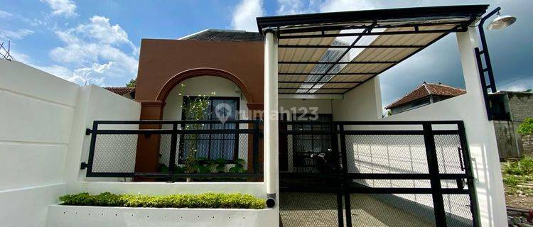 RUMAH MODERN KEKINIAN FULLY FURNISHED DENGAN MEZANIN LOKASI DEKAT BUDI MULIA TAJEM MAGUWOHARJO 1