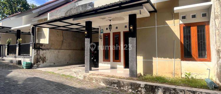 RUMAH CANTIK MINIMALIS HARGA EKONOMIS DALAM PERUMAHAN DI BANGUNJIWO DEKAT KAMPUS UMY TERPADU 1