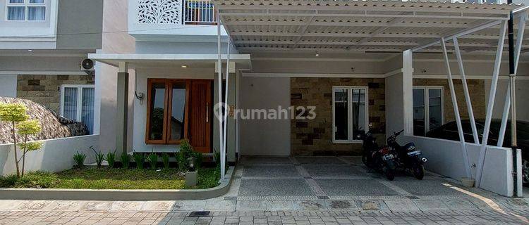 Dekat Pusat Kota Jogja! Rumah Mewah 2 Lantai Lux Siap Huni Dalam Perumahan One Gate System Di Jalan Godean Km 7 Sidoarum Godean 1