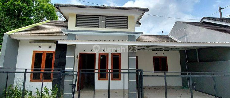 Rumah Cantik Minimalis Dalam Cluster 6 Unit Di Dekat Pasar Jangkang Ngemplak Sleman 1