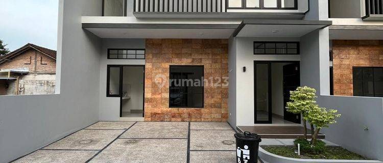 Rumah Baru Mewah 2 Lantai Istimewa Dalam Cluster 8 Unit Di Kadirojo Purwomartani Kalasan Sleman Dekat Candi Sambisari Dan Kampus Ukrim 1