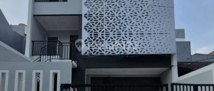 Rumah Baru Renov 3 Lantai Cantik Nya di Kelapa Gading 1
