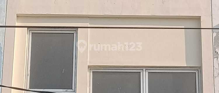 Ready-to-Occupy Super Commercial Shop House at Low Price Candrabaga 1