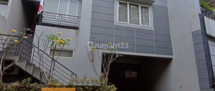 Rumah Cantik 2 Lantai Dekat Fasilitas Umum. 1