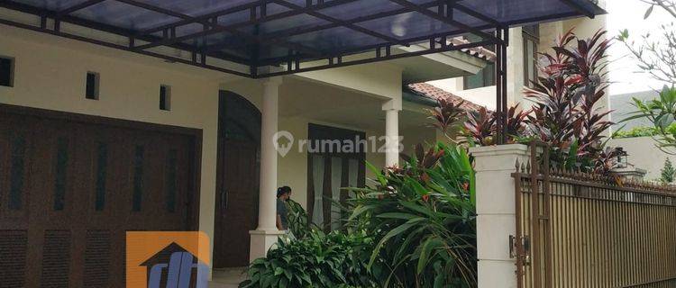 Rumah 2 Lantai Banyak Fasilitas Disekitarnya Di Bumi Karang Indah 1