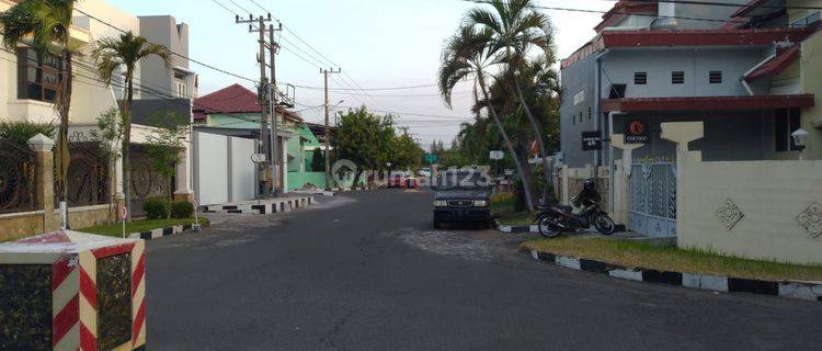 Rumah Lama Harga Hitung Tanah di Nginden di Nginden Intan Timur, Surabaya 1