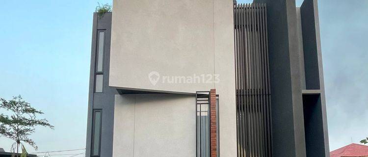 Rumah 3 Lantai Baru Smarthome di Pesanggrahan, Jakarta Selatan 1