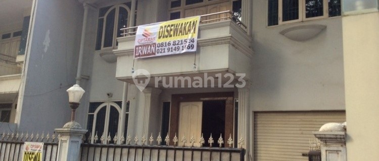 Rumah 2 Lantai di Perumahan Taman Kebon Jeruk Intercon - Jakarta Barat 1