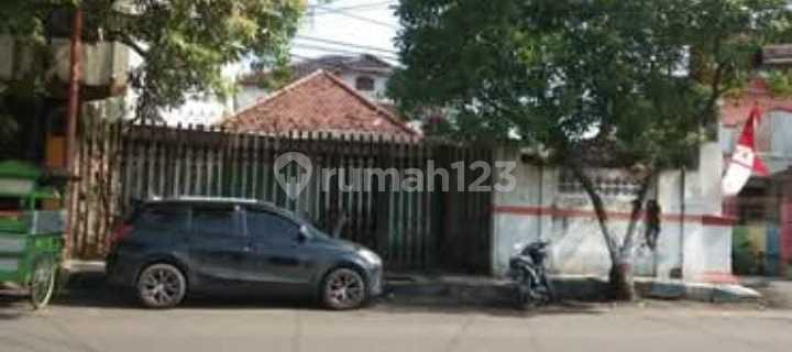 Disewakan Rumah Usaha Strategis Depan Kantor Bank  1