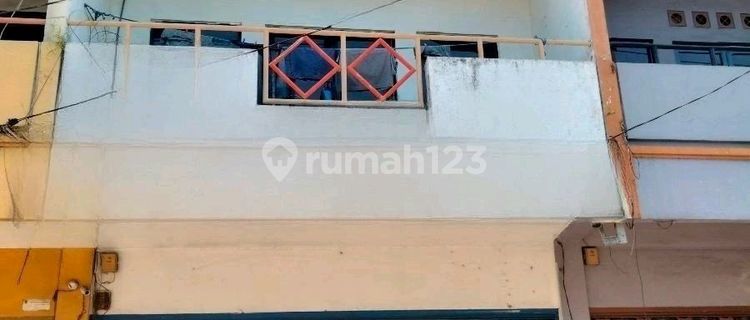 For Lease: 2-Storey Shophouse Facing Main Road on Gajah Mada 1
