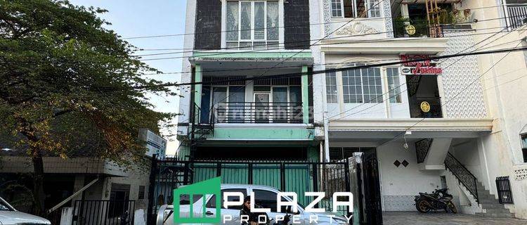 Dijual Ruko 3 Lantai di Jalan Abdullah Daeng Sirua 1