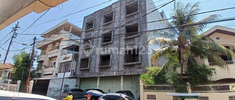 For rent: 4½-story shop house on Cenrana River street 1