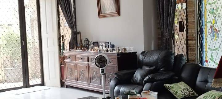 Best Price! Rumah Bagus 2,5 Lantai Siap Huni Harga Miring 1
