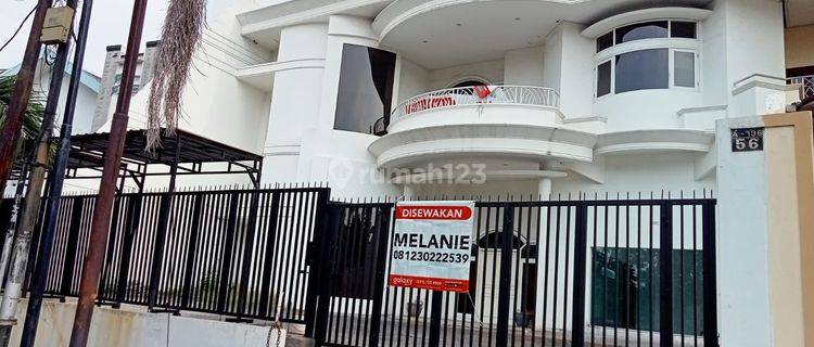 Rumah 2 Lantai, Bagus Dan Terawat di Jl. Margorejo Indah 1