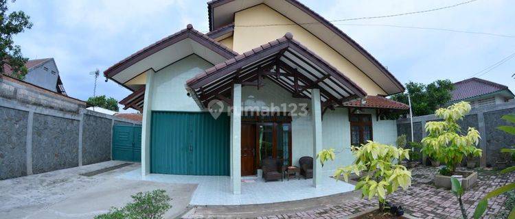 Rumah Bagus di Jalan H Rijin, Depok 1