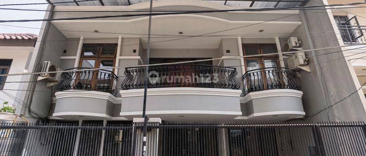 Rumah Taman Ratu 3 Kamar 150 M2 (10x15) Utara 1